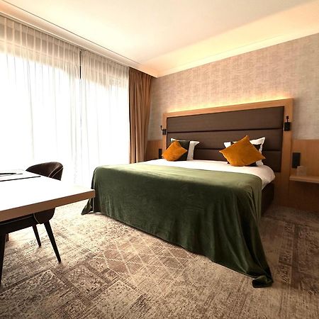 Hotel Restaurant Van Der Valk Nivelles-Sud Екстериор снимка