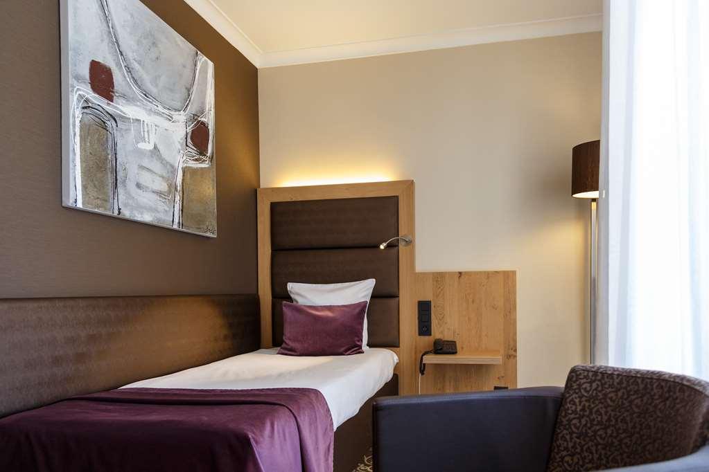 Hotel Restaurant Van Der Valk Nivelles-Sud Стая снимка
