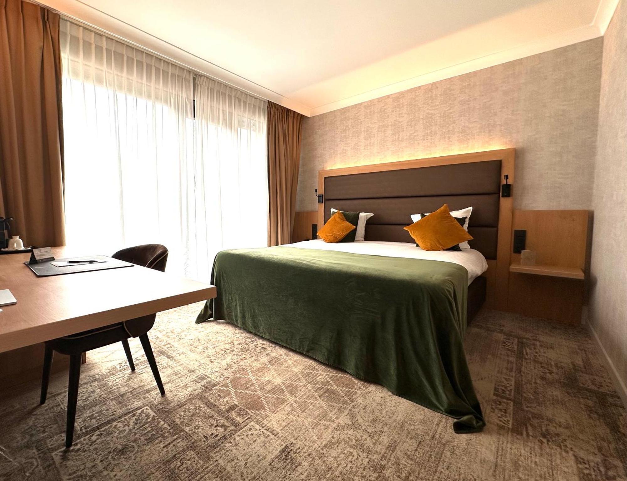 Hotel Restaurant Van Der Valk Nivelles-Sud Екстериор снимка
