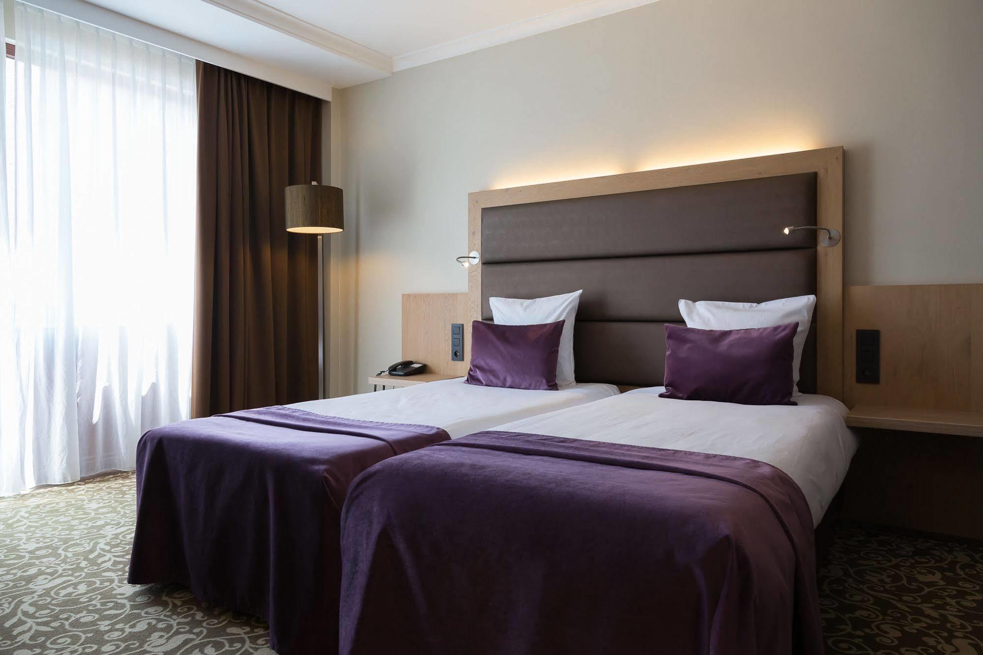 Hotel Restaurant Van Der Valk Nivelles-Sud Екстериор снимка