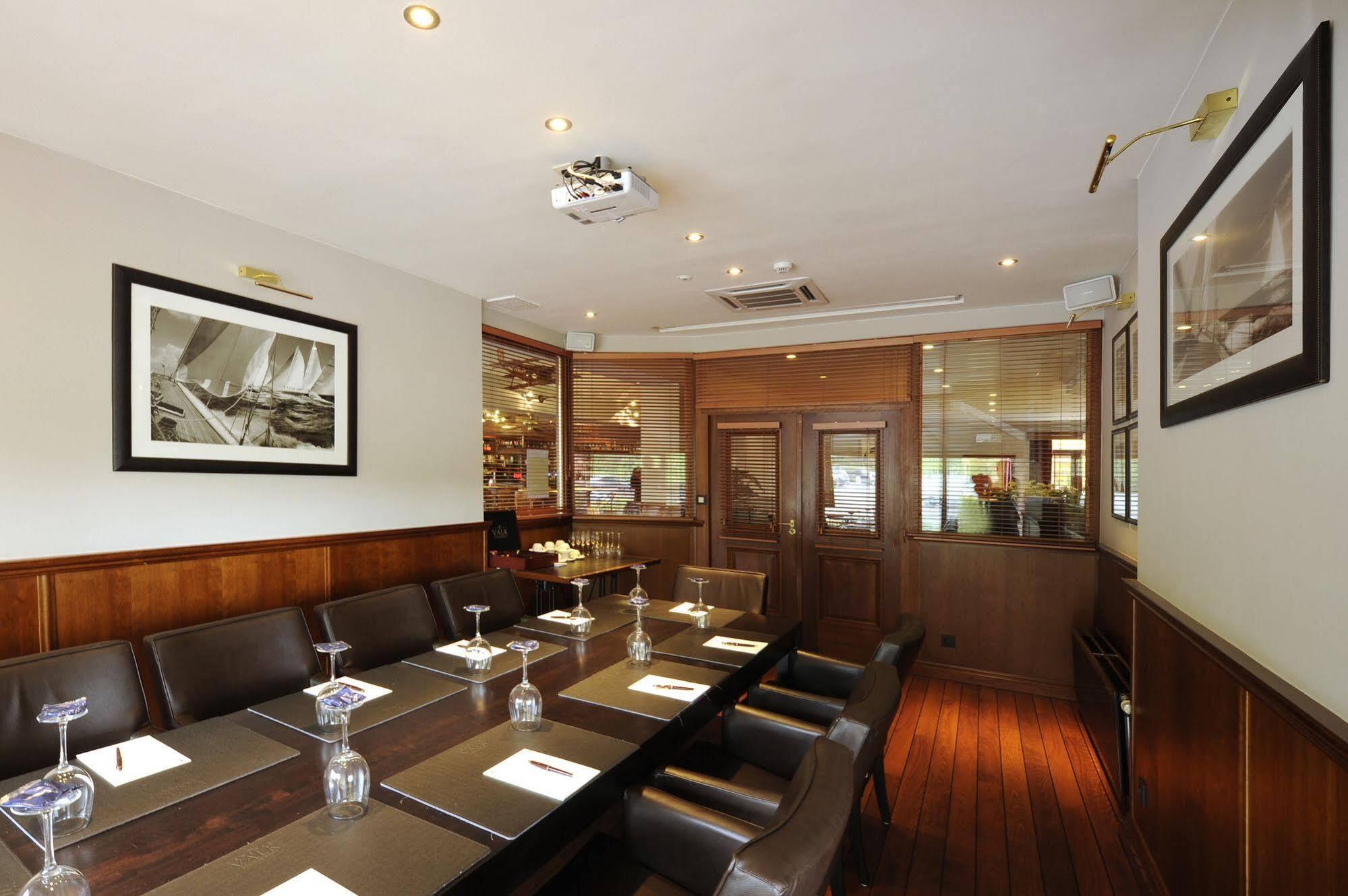 Hotel Restaurant Van Der Valk Nivelles-Sud Екстериор снимка