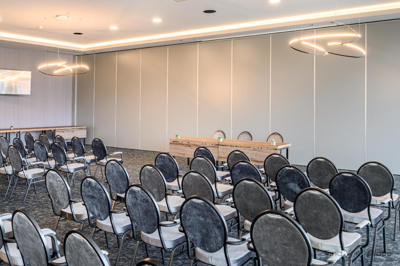 Hotel Restaurant Van Der Valk Nivelles-Sud Екстериор снимка