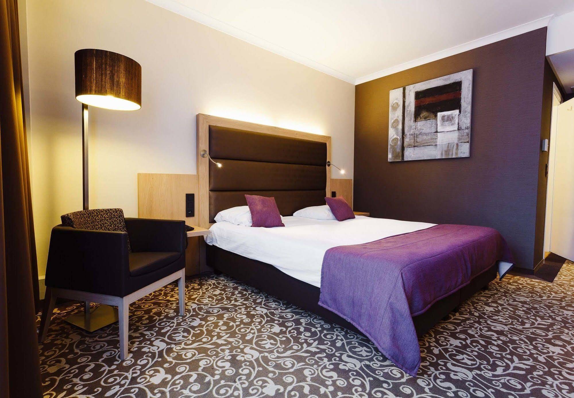 Hotel Restaurant Van Der Valk Nivelles-Sud Екстериор снимка