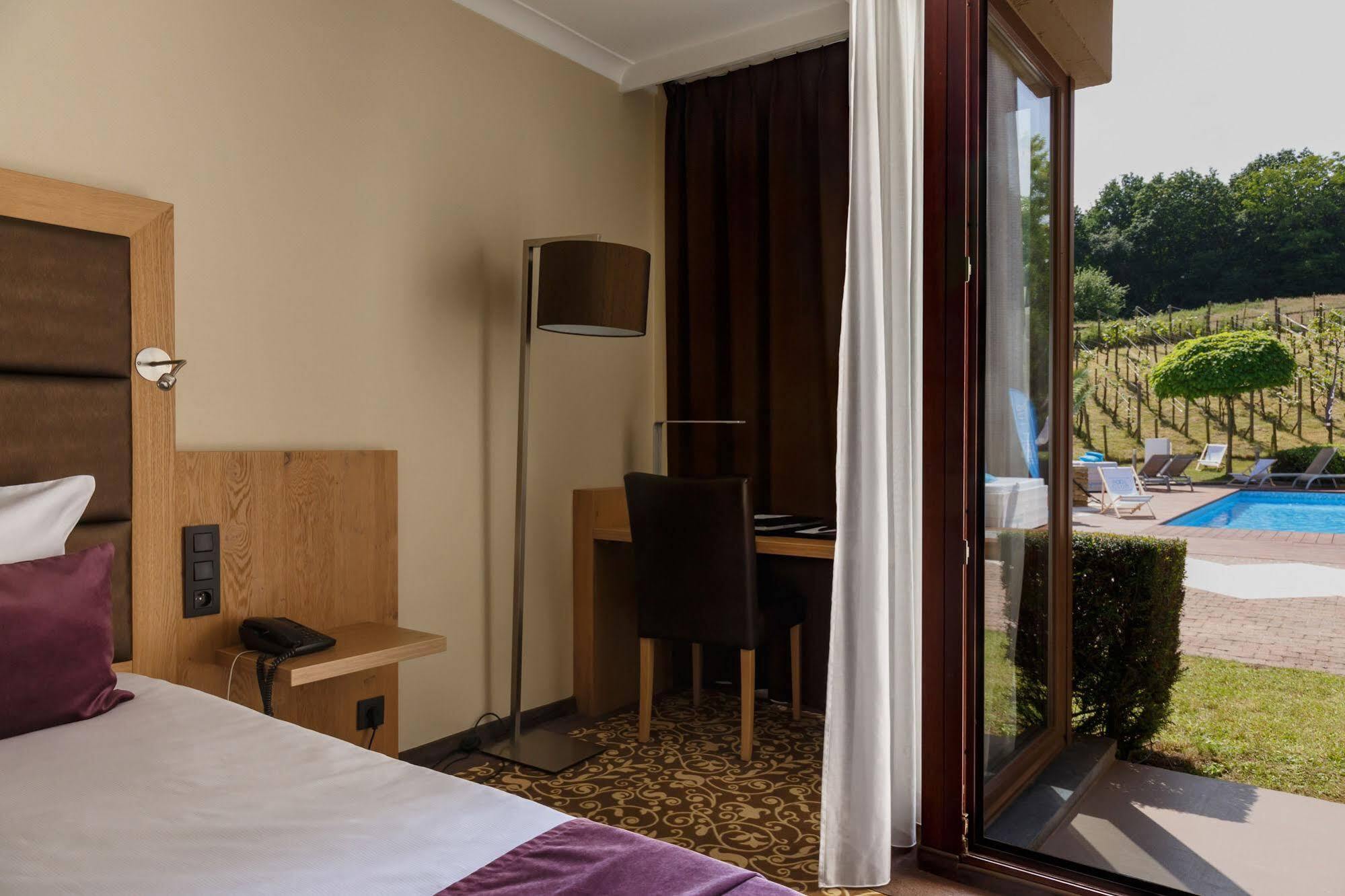 Hotel Restaurant Van Der Valk Nivelles-Sud Екстериор снимка