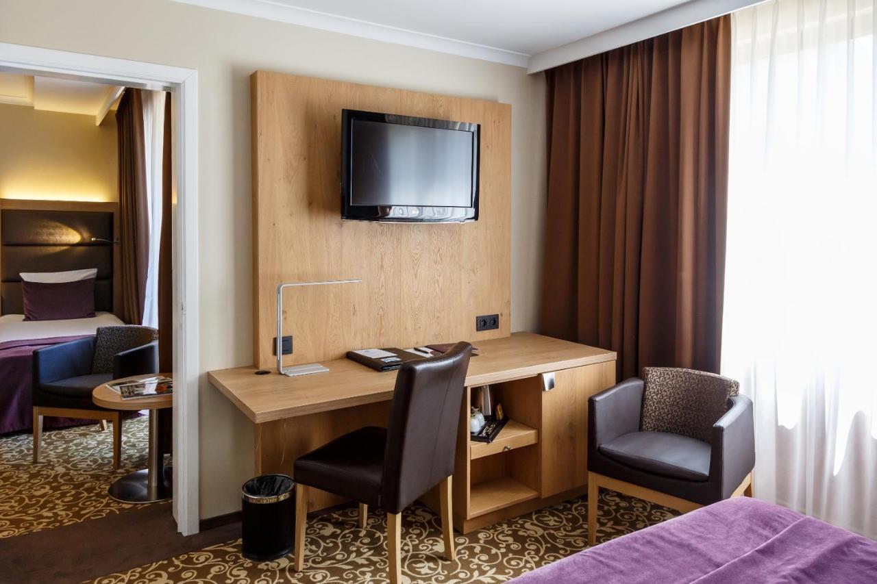 Hotel Restaurant Van Der Valk Nivelles-Sud Екстериор снимка